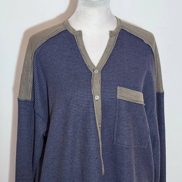In Loom Charcoal Gray Colorblock Oversized Waffle Knit Henley Top NWT Size Small - Picture 4 of 11